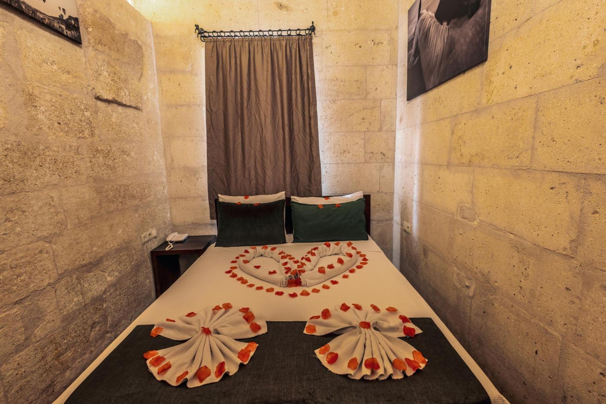 אורגופ Tafana Cave & Stone Lodge מראה חיצוני תמונה